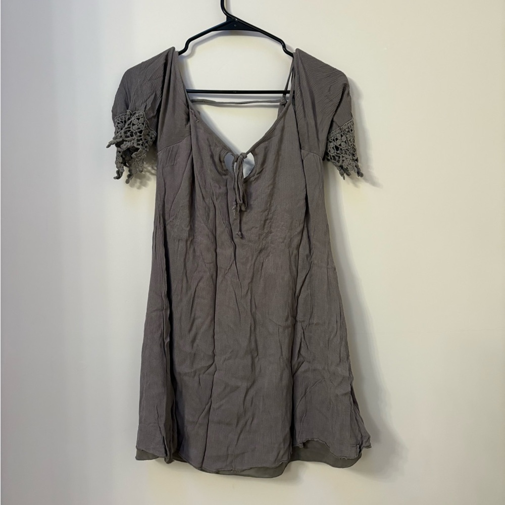 Gray Short Sleeve Tunic with Lace Detail